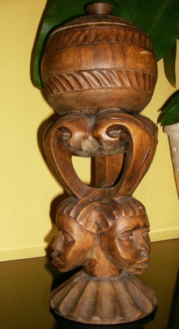 Houten Afrikaanse Tabak Pot op voetstuk met drie Gezichten