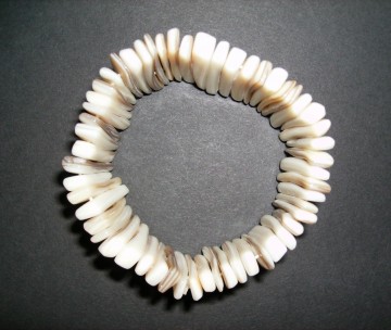 Armbandje, parelmoer -beige