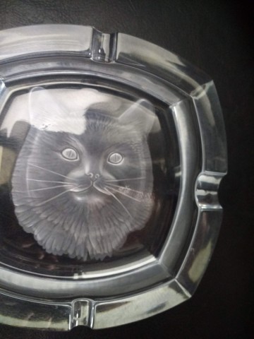Asbak glas kat in relief 3