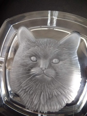 Asbak glas kat in relief 6