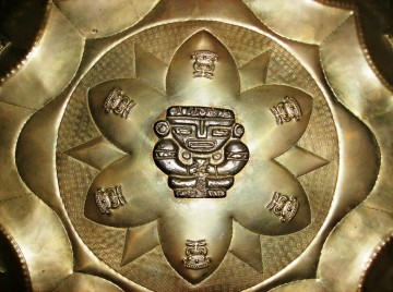 Decoratief koperen Azteeks bord