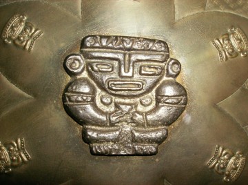 Decoratief koperen Azteeks bord