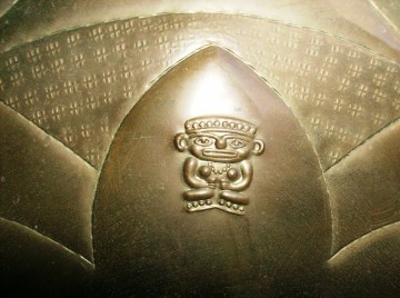 Decoratief koperen Azteeks bord