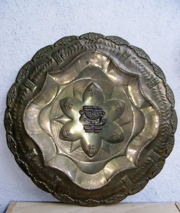 Decoratief koperen Azteeks bord