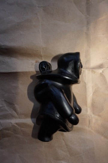 Beeldje inuit met baby 2