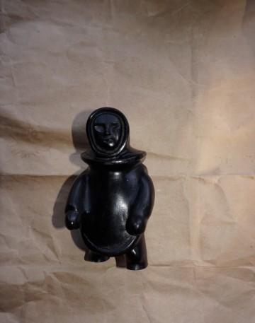 Beeldje inuit met baby 6