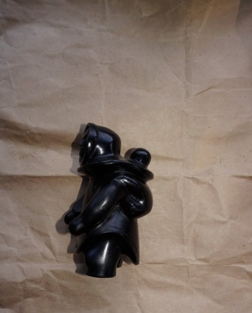 Beeldje inuit met baby 7
