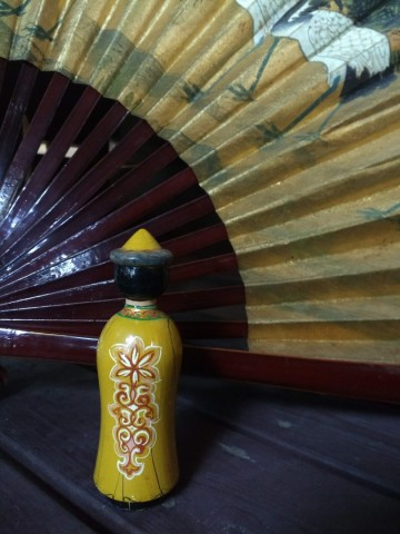 Beeldje man traditionele kledij 4