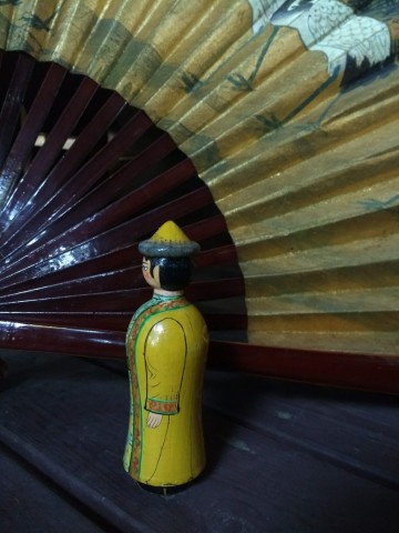 Beeldje man traditionele kledij 6