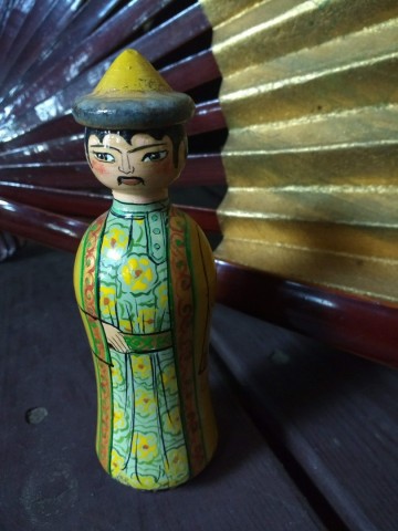 Beeldje man traditionele kledij 7