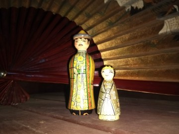 Beeldjes man en meisje traditionele kledij 2