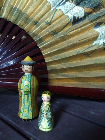 Beeldjes man en meisje traditionele kledij 4