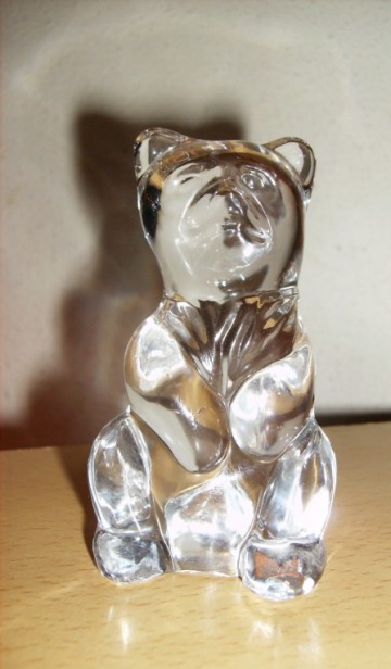 Beeldje van een Beertje in helder glas