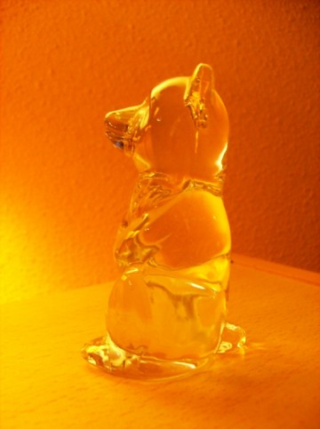 Beeldje van een Beertje in helder glas