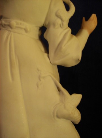 Antiek Bisque porseleinen beeld Vrouw met druivenmand, Duits