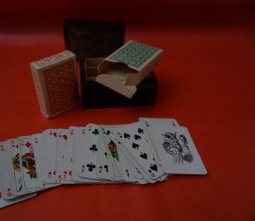 Doosje met gedecordeksel speelkaarten 11