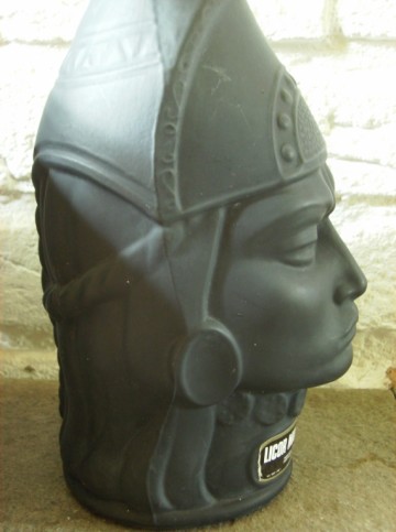 'Eye-catcher': zwarte Licor Manco Capac fles