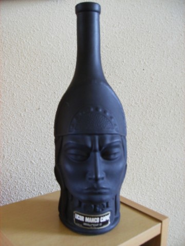 'Eye-catcher': zwarte Licor Manco Capac fles