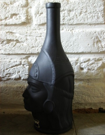 'Eye-catcher': zwarte Licor Manco Capac fles