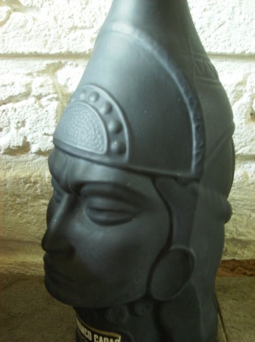 'Eye-catcher': zwarte Licor Manco Capac fles