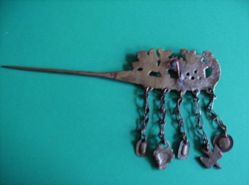 Garment pin bolivia peru  putu 1