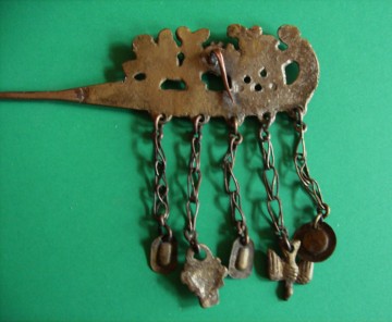 Garment pin bolivia peru  putu 13