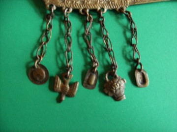 Garment pin bolivia peru  putu 4