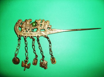 Garment pin bolivia peru  putu 7