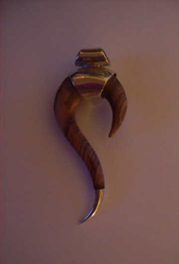 Hanger van Olijfhout & Zilver en gepolijst schelpje