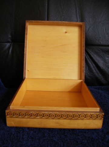 Houten Doos met ingebrandde decoratie