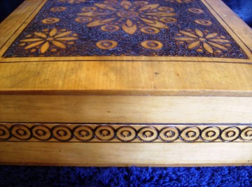 Houten Doos met ingebrandde decoratie