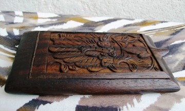 Houten doosje met pauw indonesisch  kleiner 1