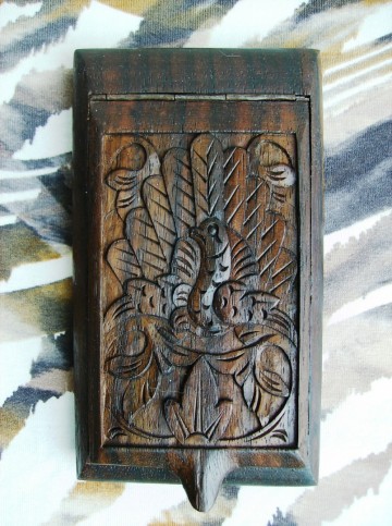 Houten doosje met pauw indonesisch  kleiner 3