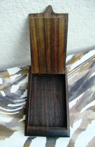 Houten doosje met pauw indonesisch  kleiner 5