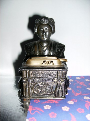 Aansteker, Japanse vrouw