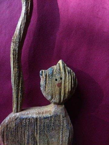 Katje met lange staart hout 1