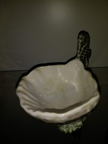 Kom oester met zeepaardje 10