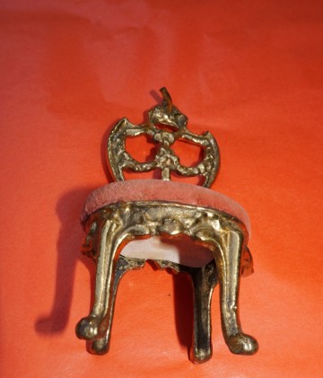 Miniatuur stoeltje voor zakhorloge 12