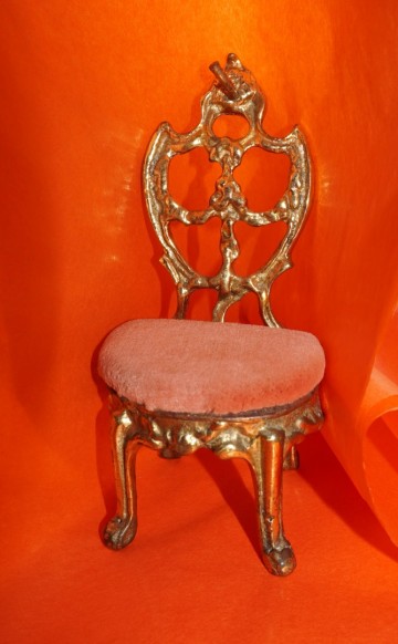 Miniatuur stoeltje voor zakhorloge 3