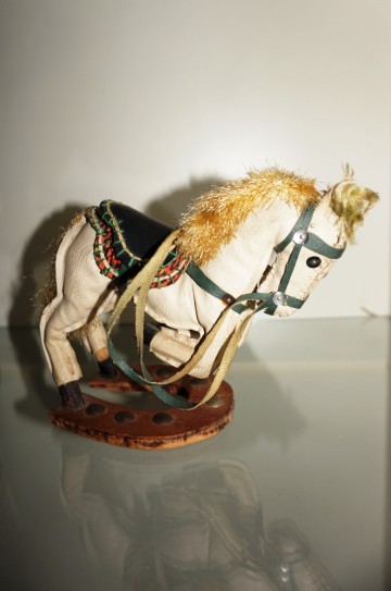 Paardje op hoefijzer stof 7