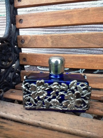 Parfum flesje shudehill cobalt blauw met zilver 2