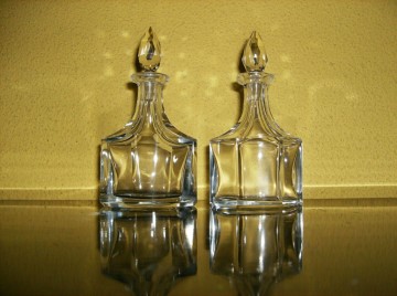Set glazen Parfum Flesjes met gefacetteerde stop