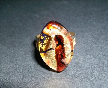 Ring, ovaal met metaal tinten