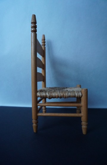 Stoel miniatuur rieten zitting 1