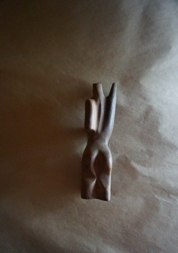 Vrouwelijk figuurtje hout 2