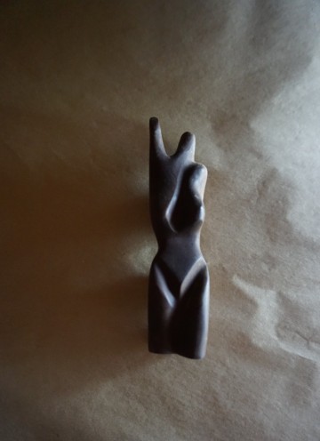 Vrouwelijk figuurtje hout 21