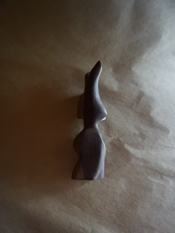 Vrouwelijk figuurtje hout 22