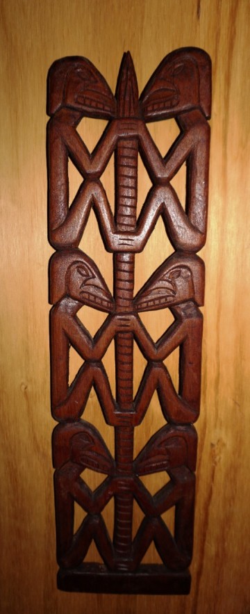 Wandpaneel hout speer met mannetjes 4