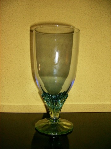 Wijnglas, blauw & groen getint glas